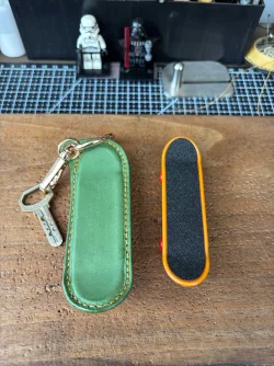 skateboard-leather-keychain-llkworks-01.webp